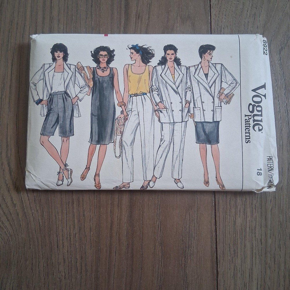 Vintage Vogue Sewing Pattern 8922 ©1980's Fashion Womens Summer Wardrobe Size 18